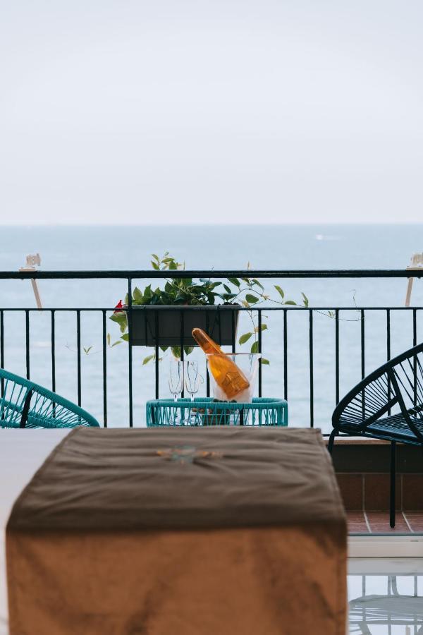 Frontemare Suite Castellammare di Stabia Exterior photo